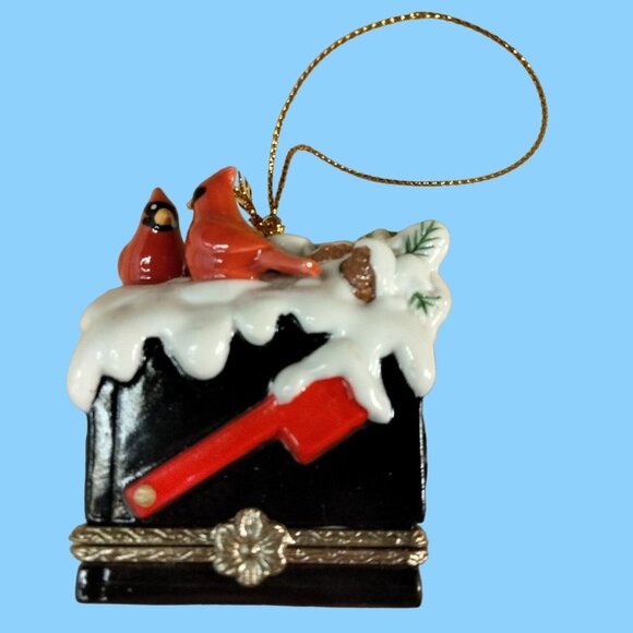 Christmas Trinket Box Red Cardinals Snow Covered Mailbox Ornament Ceramic - Picture 6 of 9